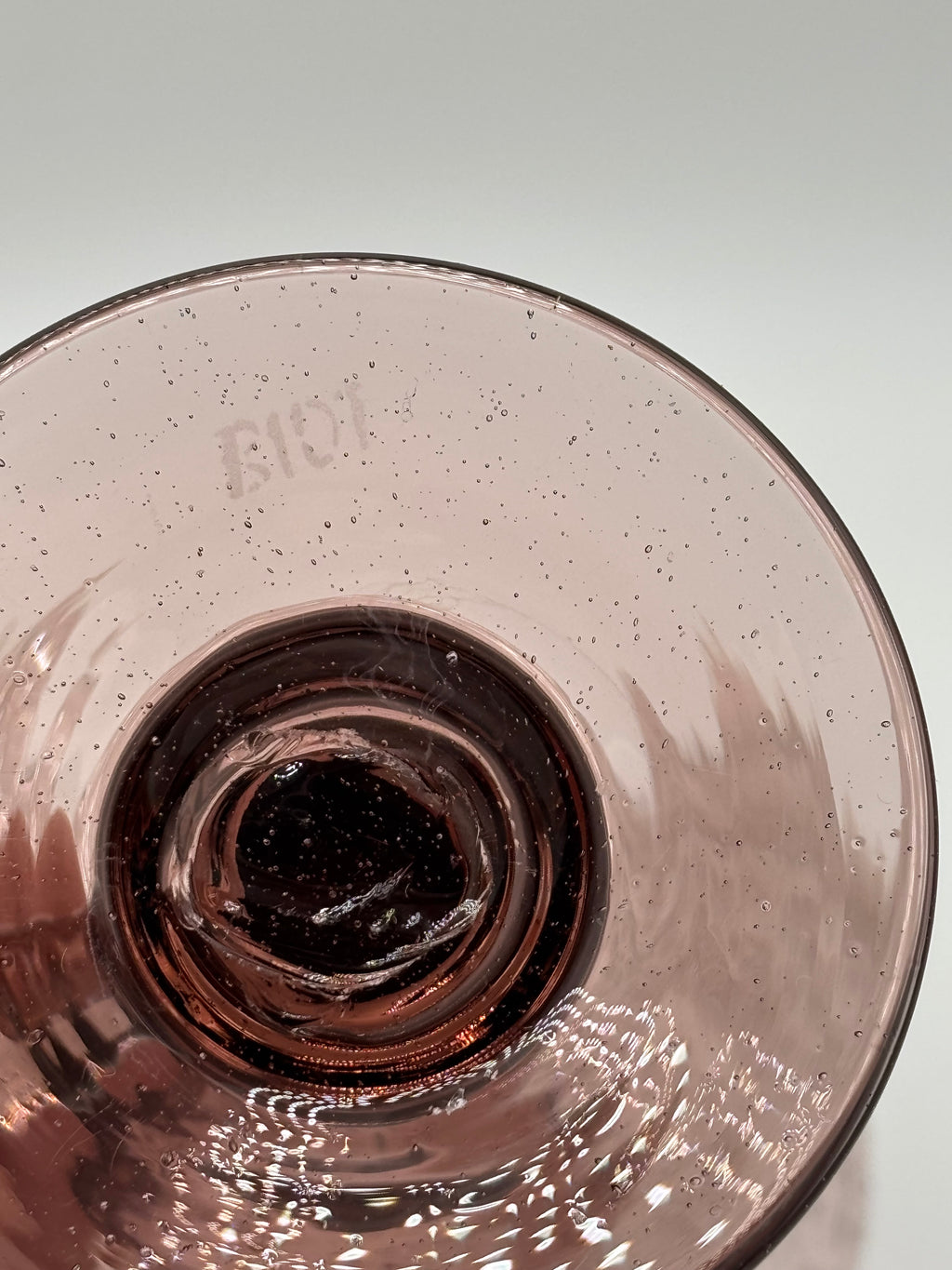 Paire de bougeoirs en verre soufflé signés  Biot années 1970