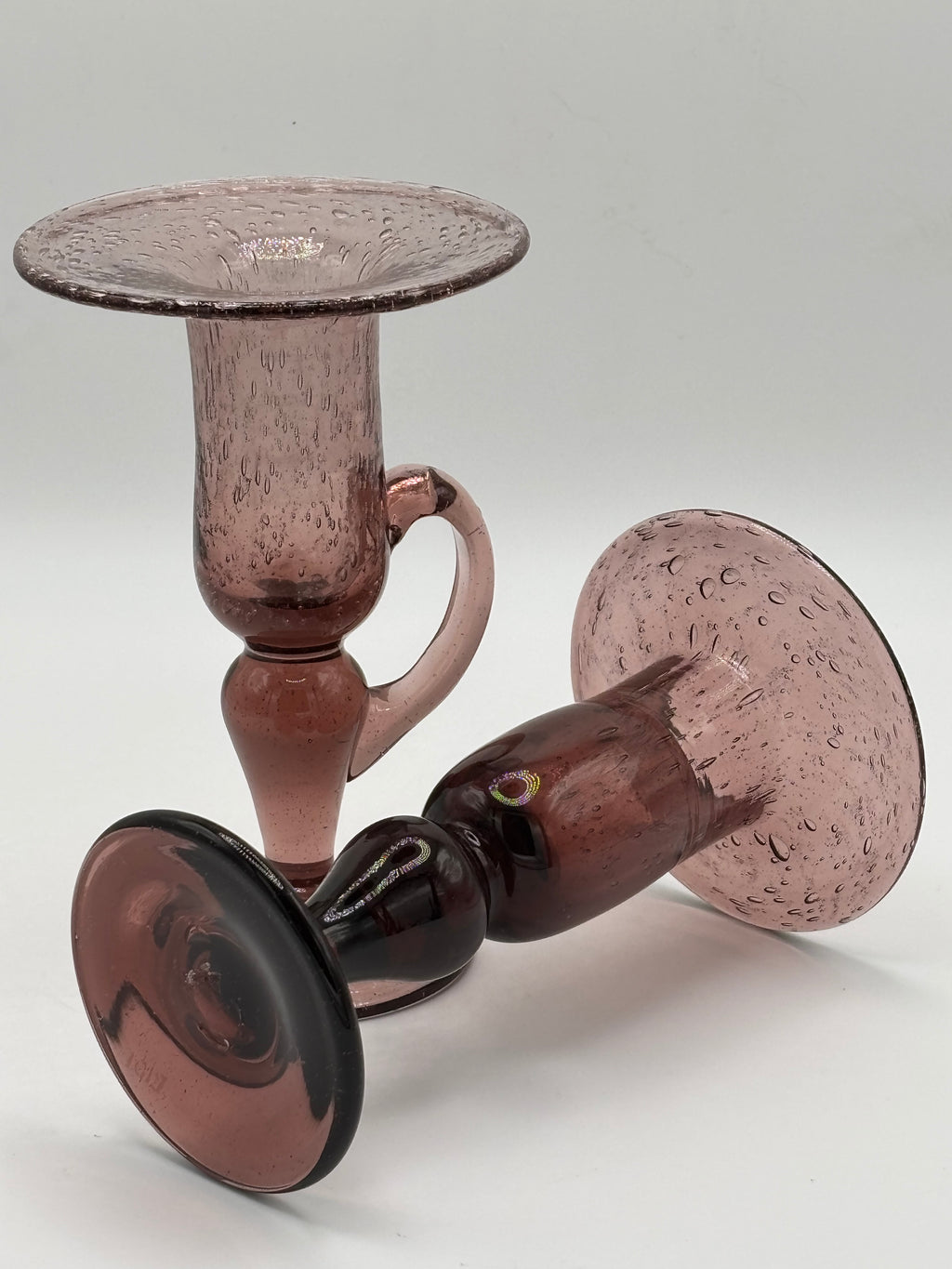 Paire de bougeoirs en verre soufflé signés  Biot années 1970