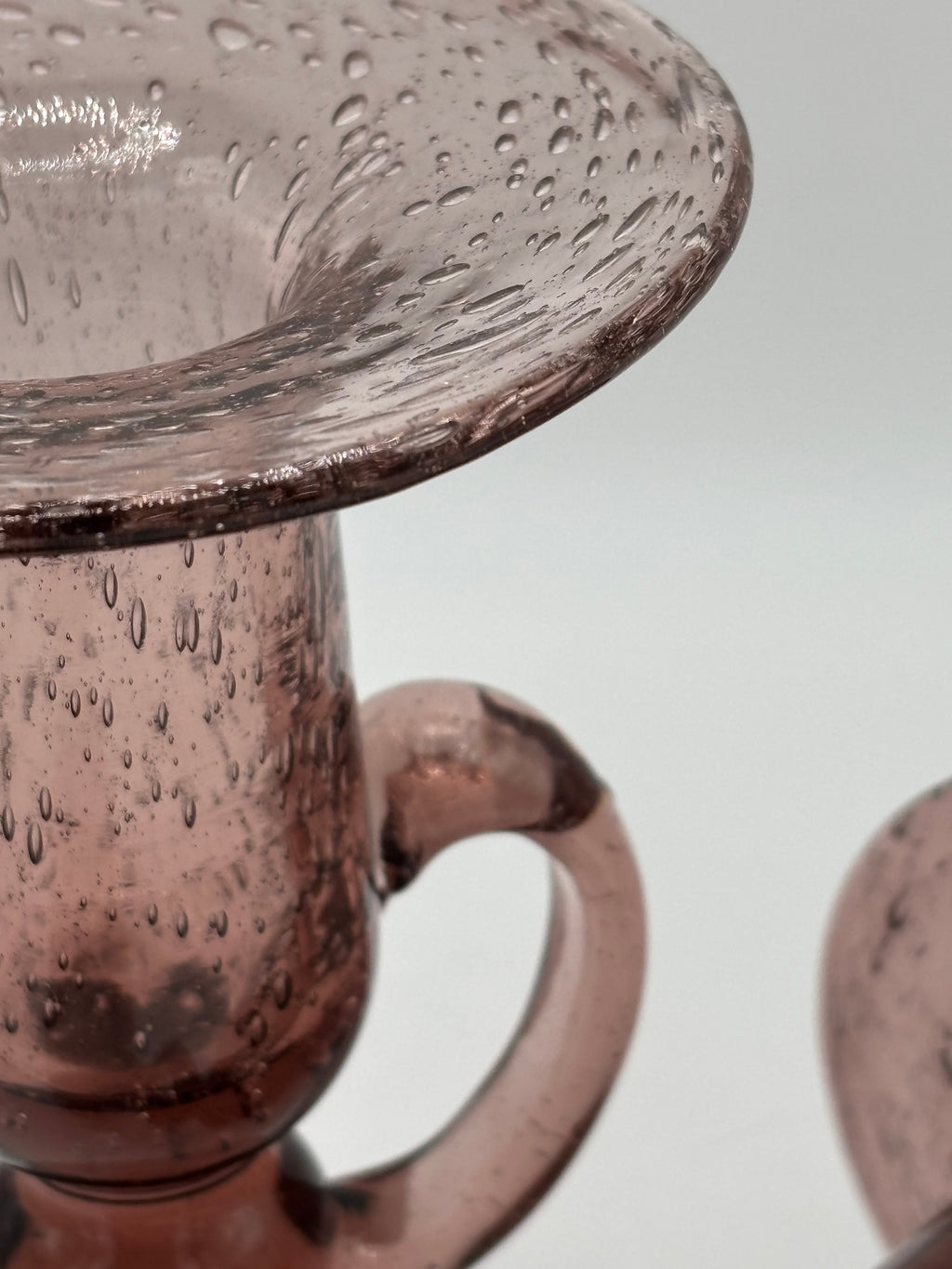 Paire de bougeoirs en verre soufflé signés  Biot années 1970