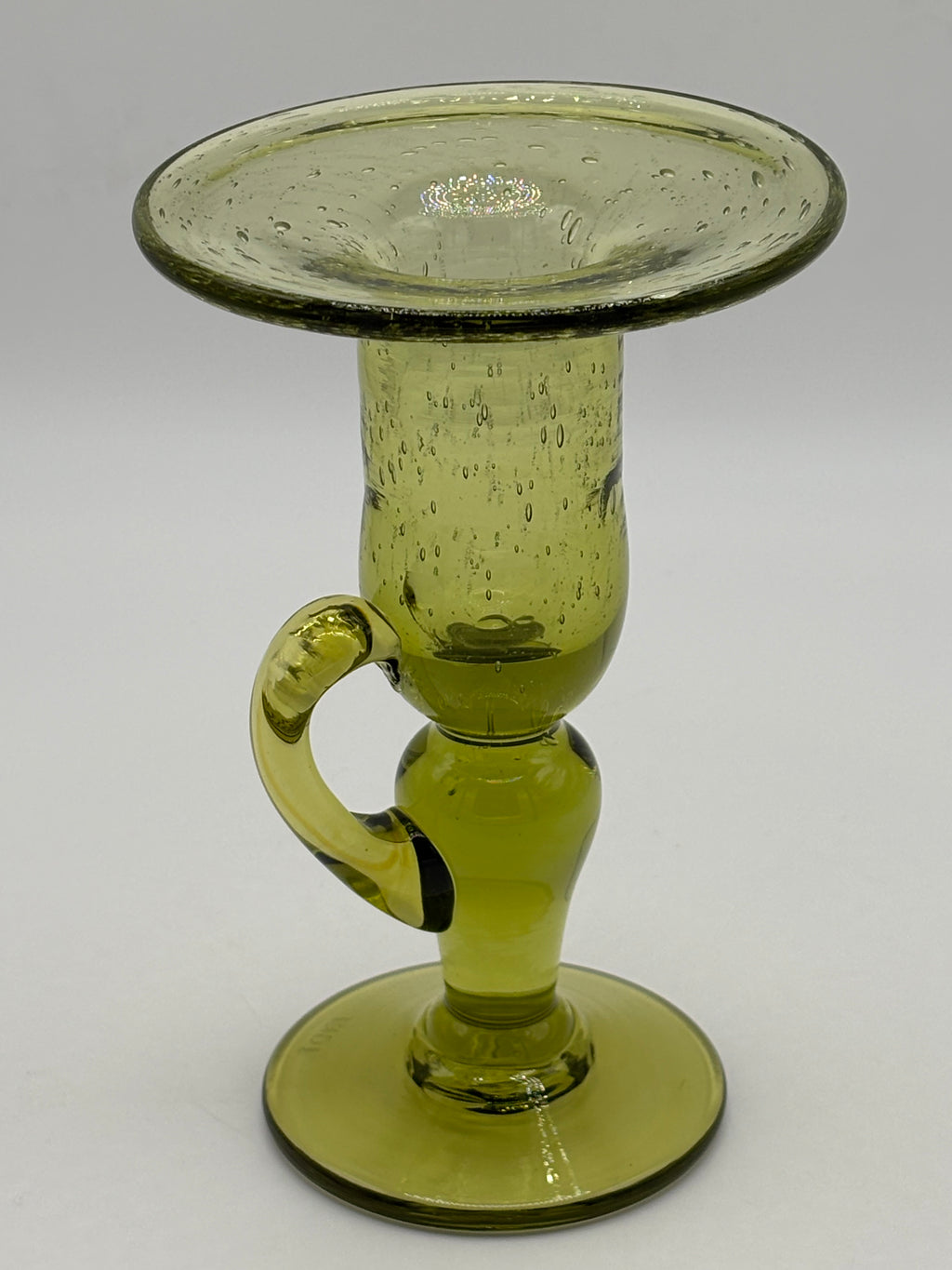 Bougeoir en verre soufflé bullé vert olive signé Biot – vue 2