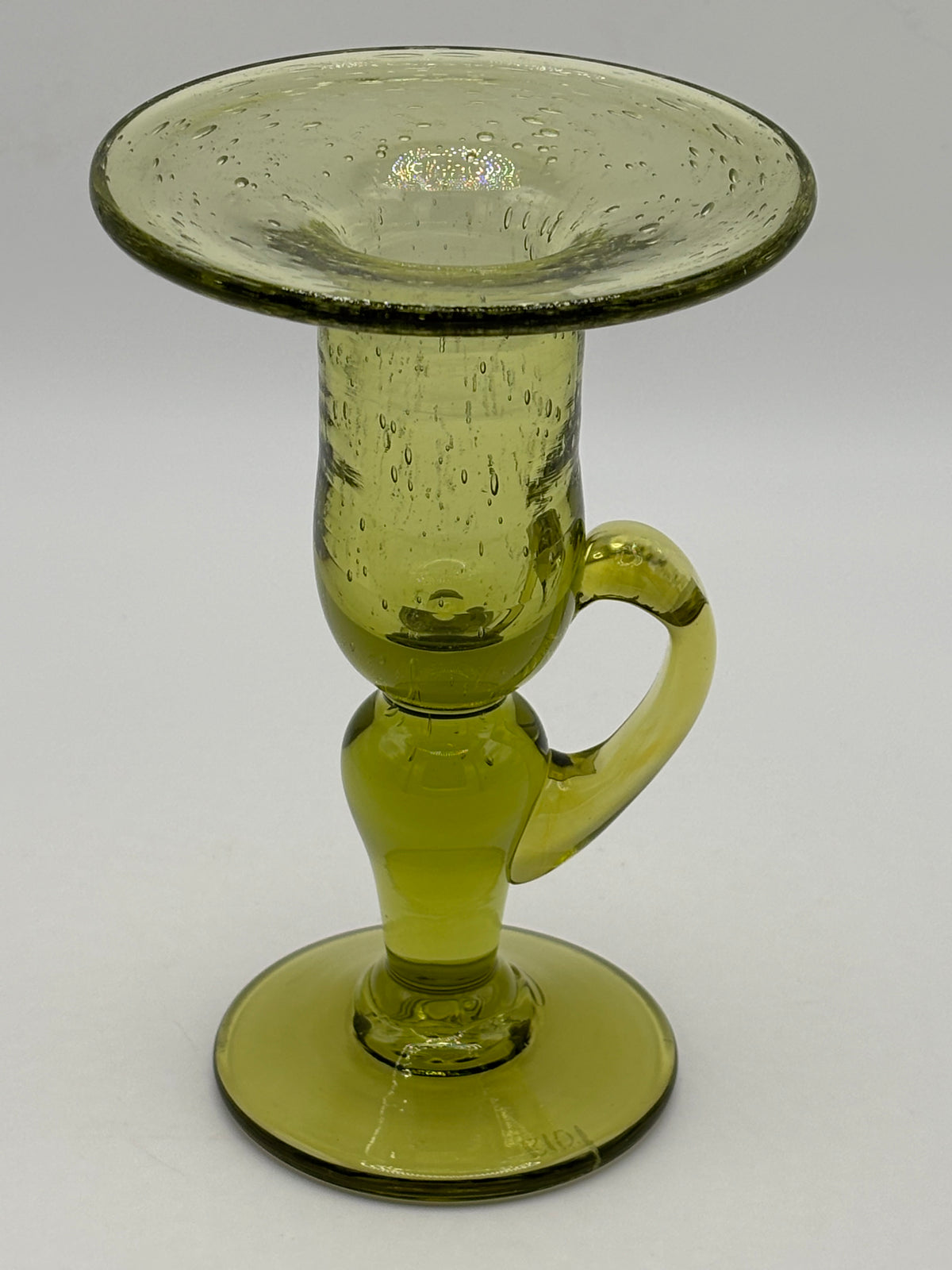 Bougeoir en verre soufflé bullé vert olive signé Biot – vue 4
