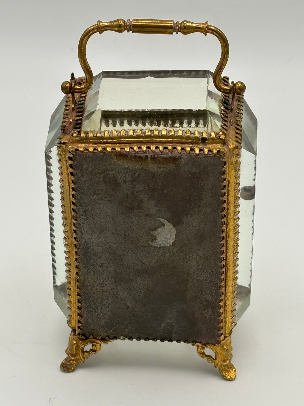 Vitrine porte-montre à gousset en verre biseauté et laiton – vue 3