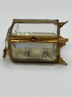 Vitrine porte-montre à gousset en verre biseauté et laiton – vue 2