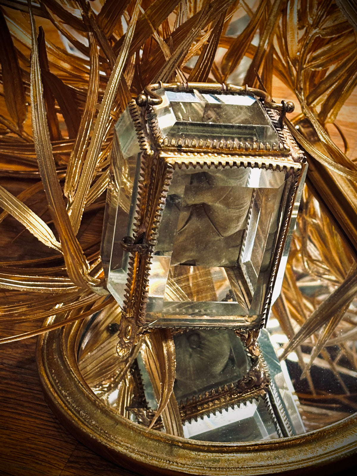 Vitrine porte-montre à gousset en verre biseauté et laiton