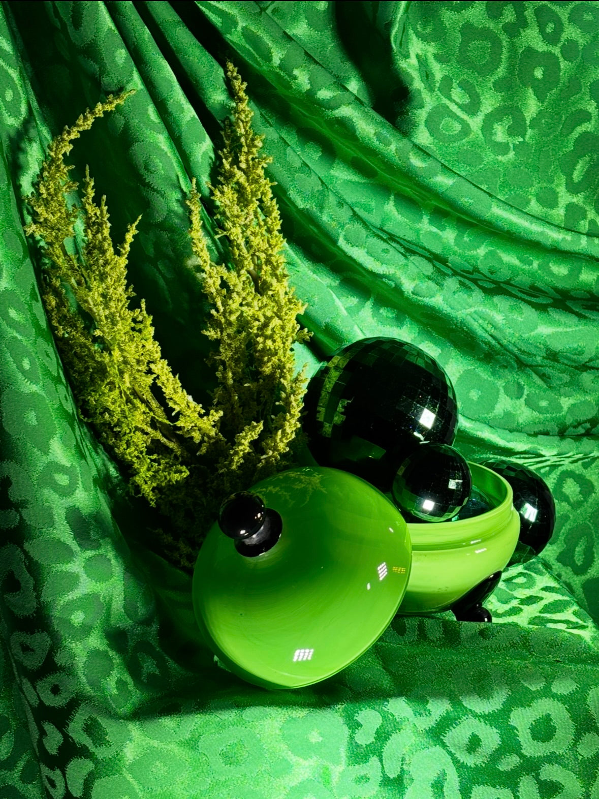 Bonbonnière/Boite en verre opalin couleur verte