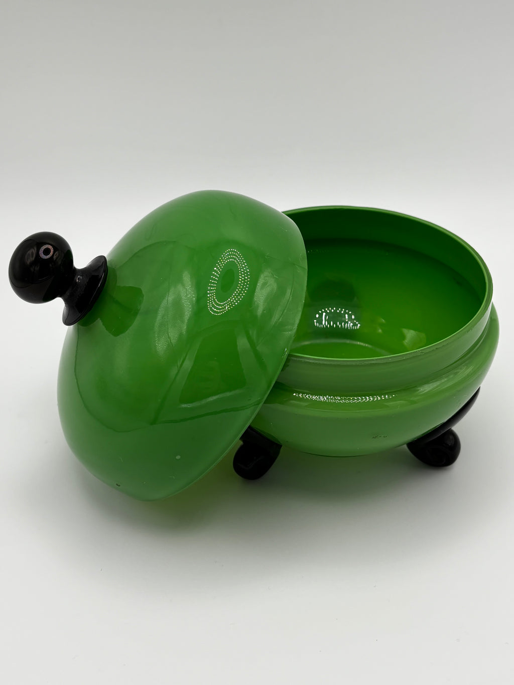 Bonbonnière/Boite en verre opalin couleur verte
