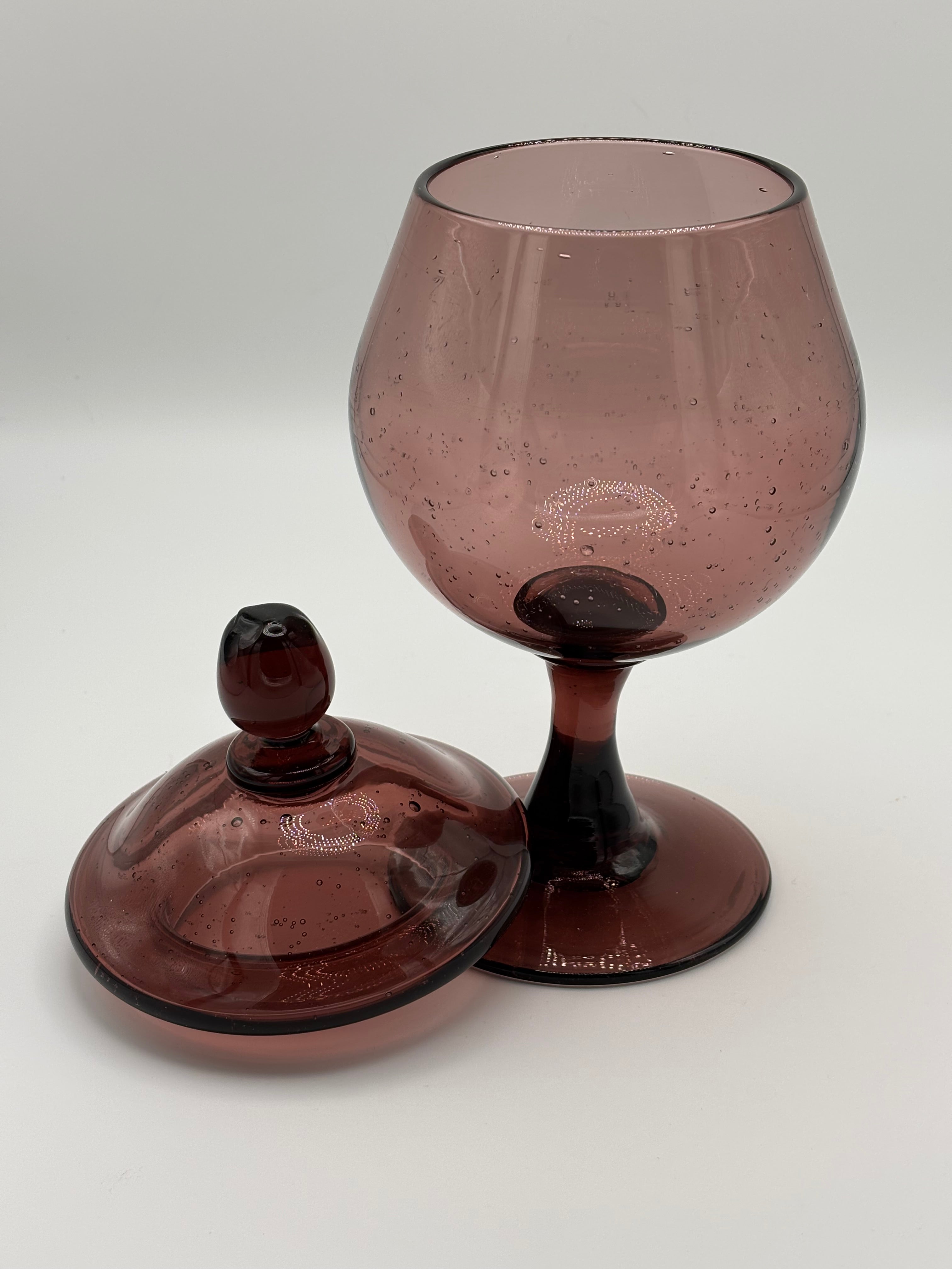 Pot ou Bonbonnière en verre  soufflé bullé dans l'esprit des verreries de  Biot
