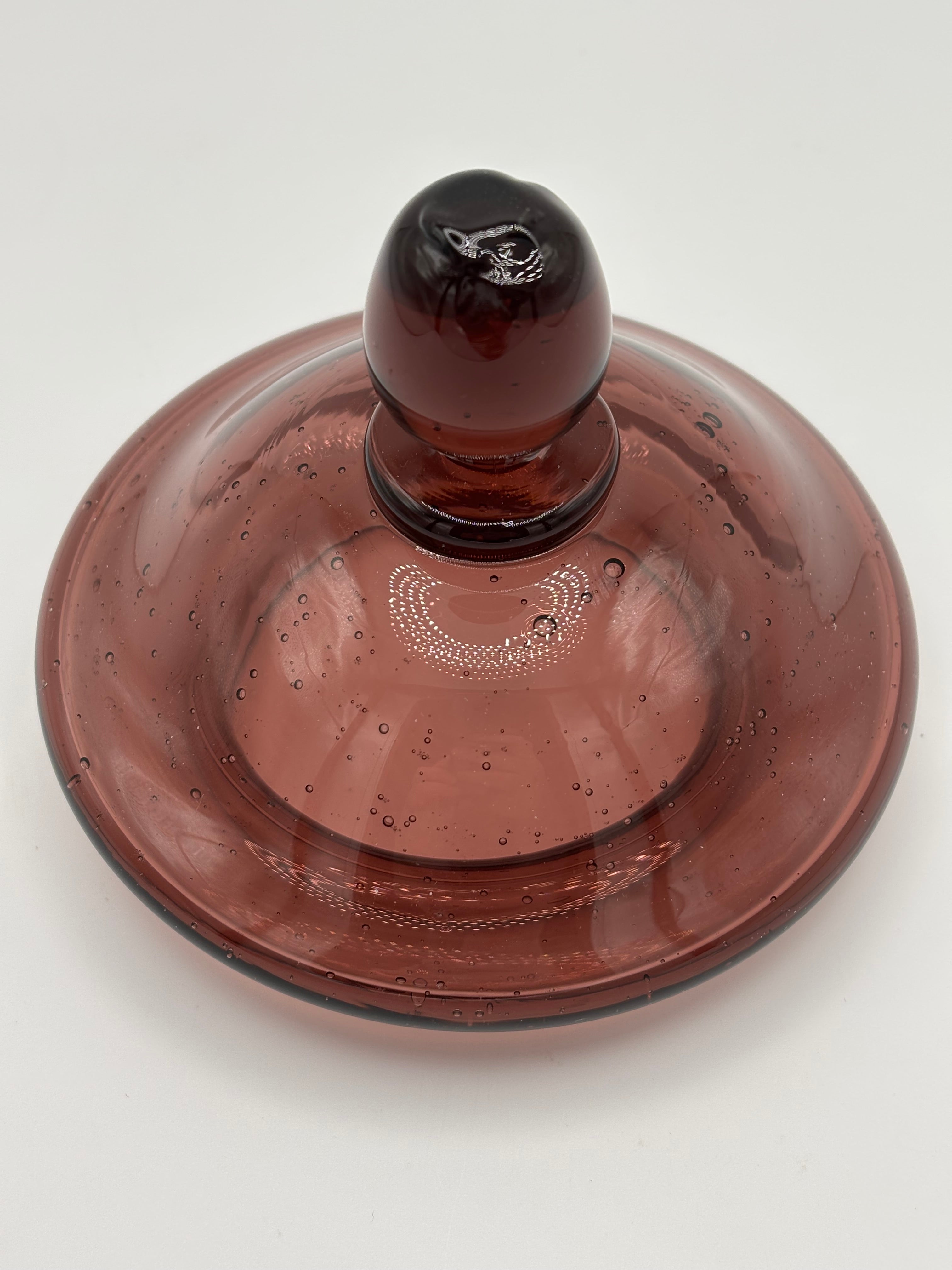 Pot ou Bonbonnière en verre  soufflé bullé dans l'esprit des verreries de  Biot