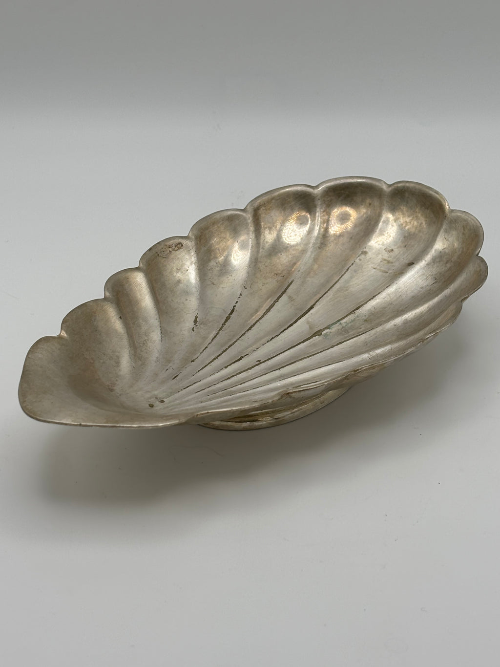 Coupelle en forme de coquille  en métal argenté