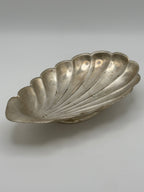 Coupelle en forme de coquille  en métal argenté