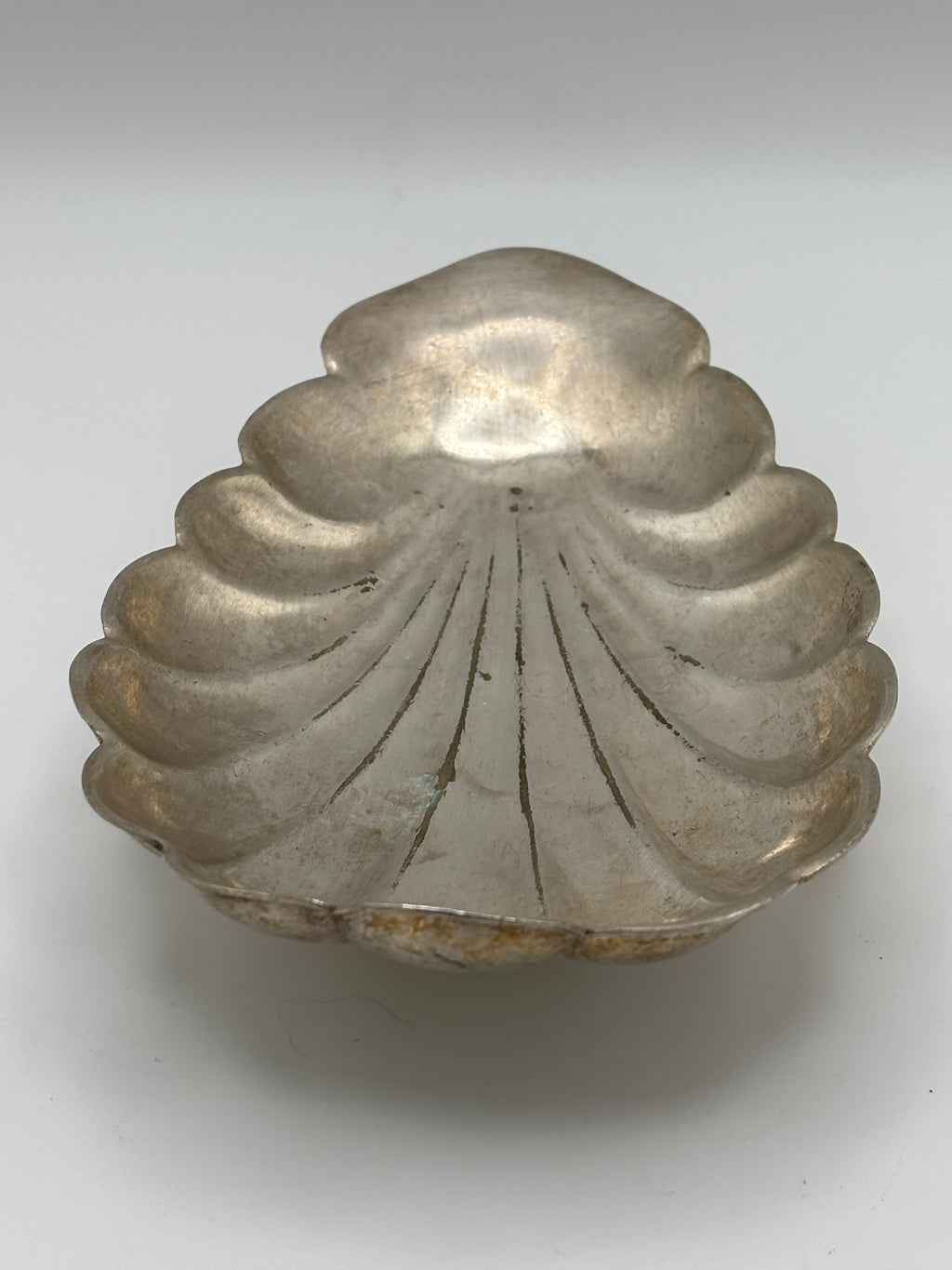 Coupelle en forme de coquille  en métal argenté
