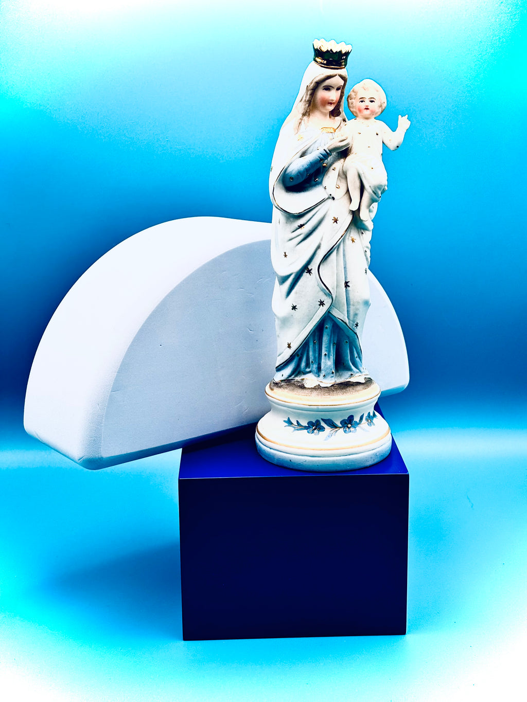 Vierge à l'enfant en biscuit