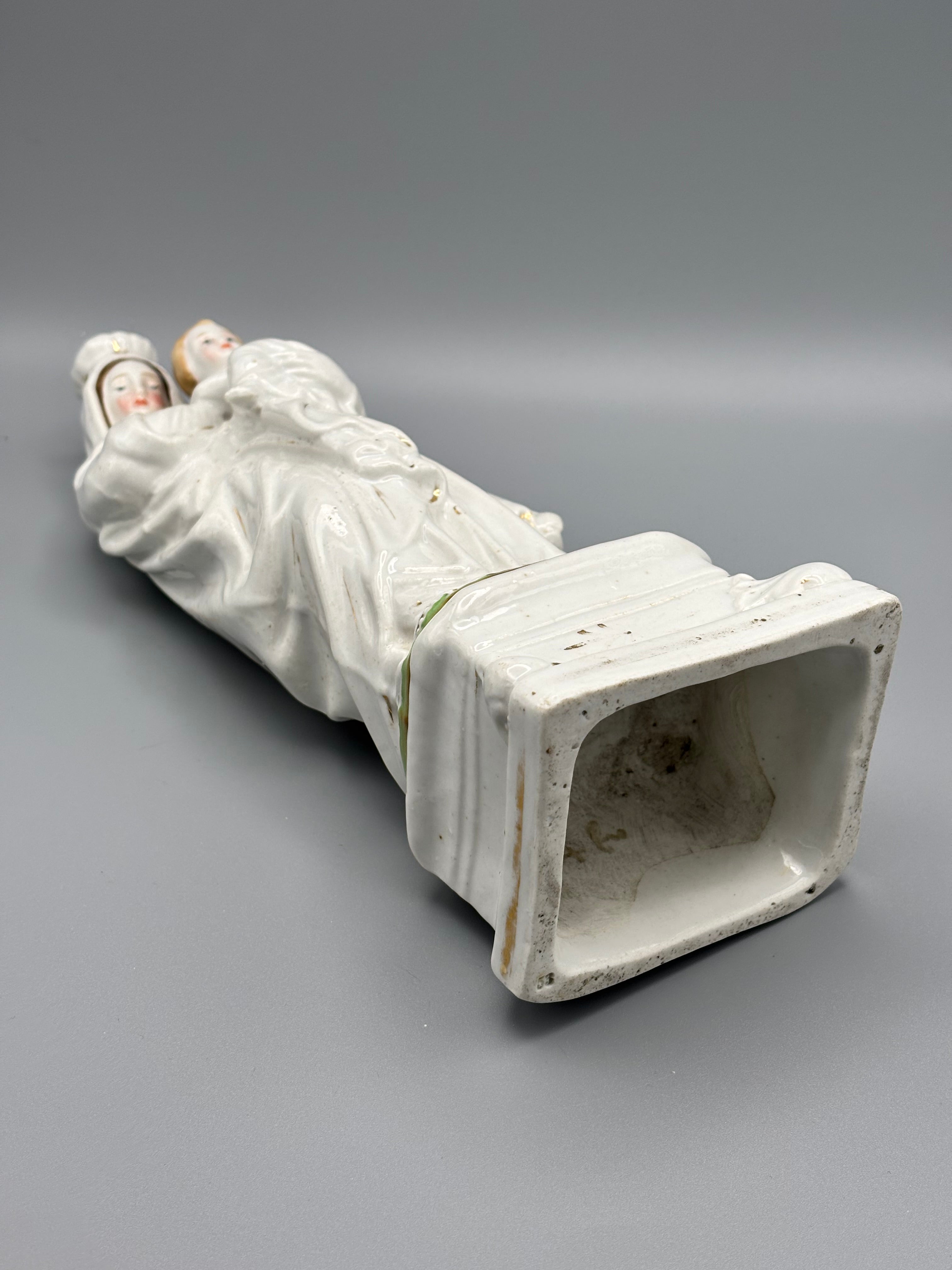Vierge à l'Enfant en porcelaine émaillée