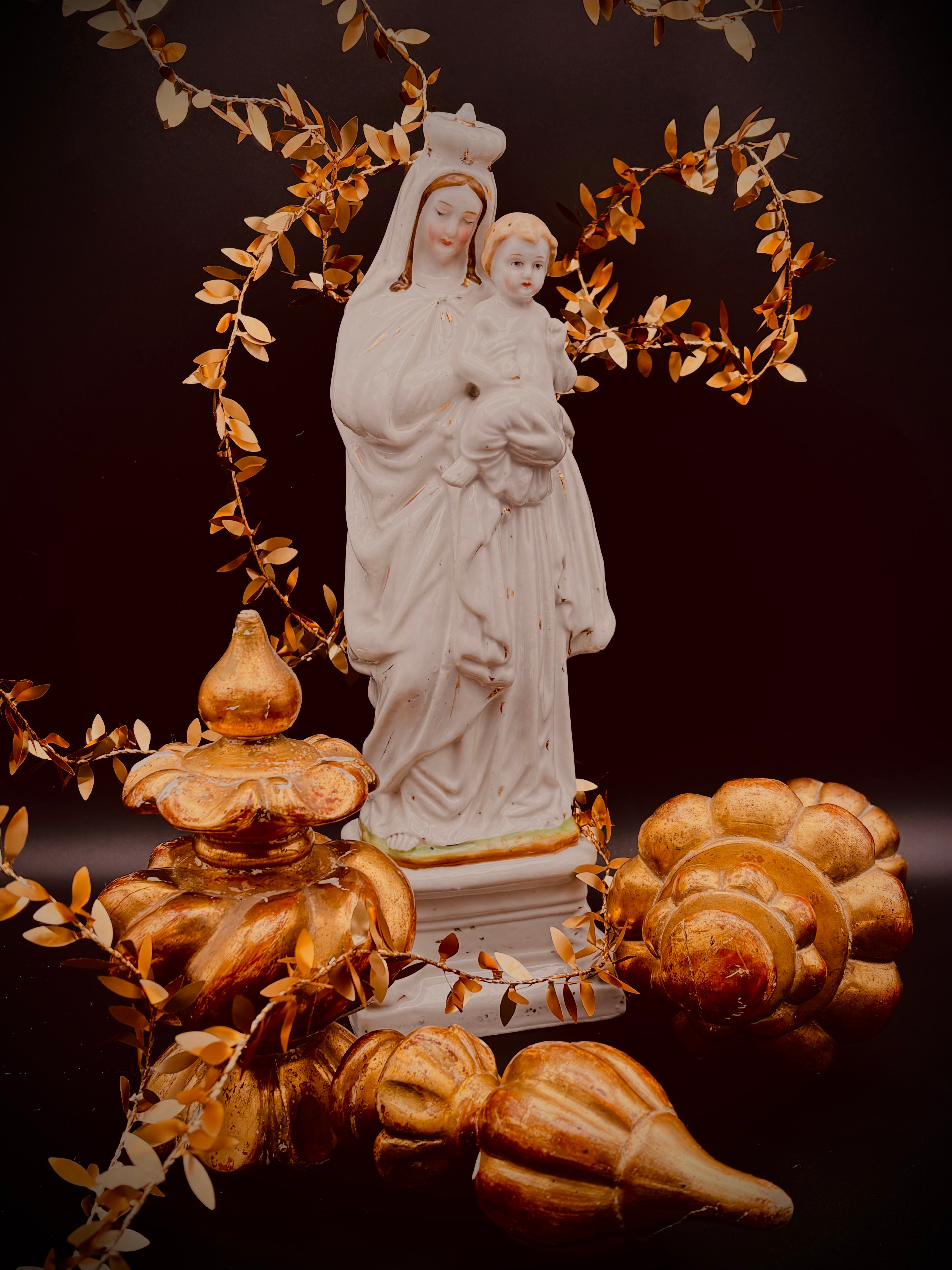 Vierge à l'Enfant en porcelaine émaillée