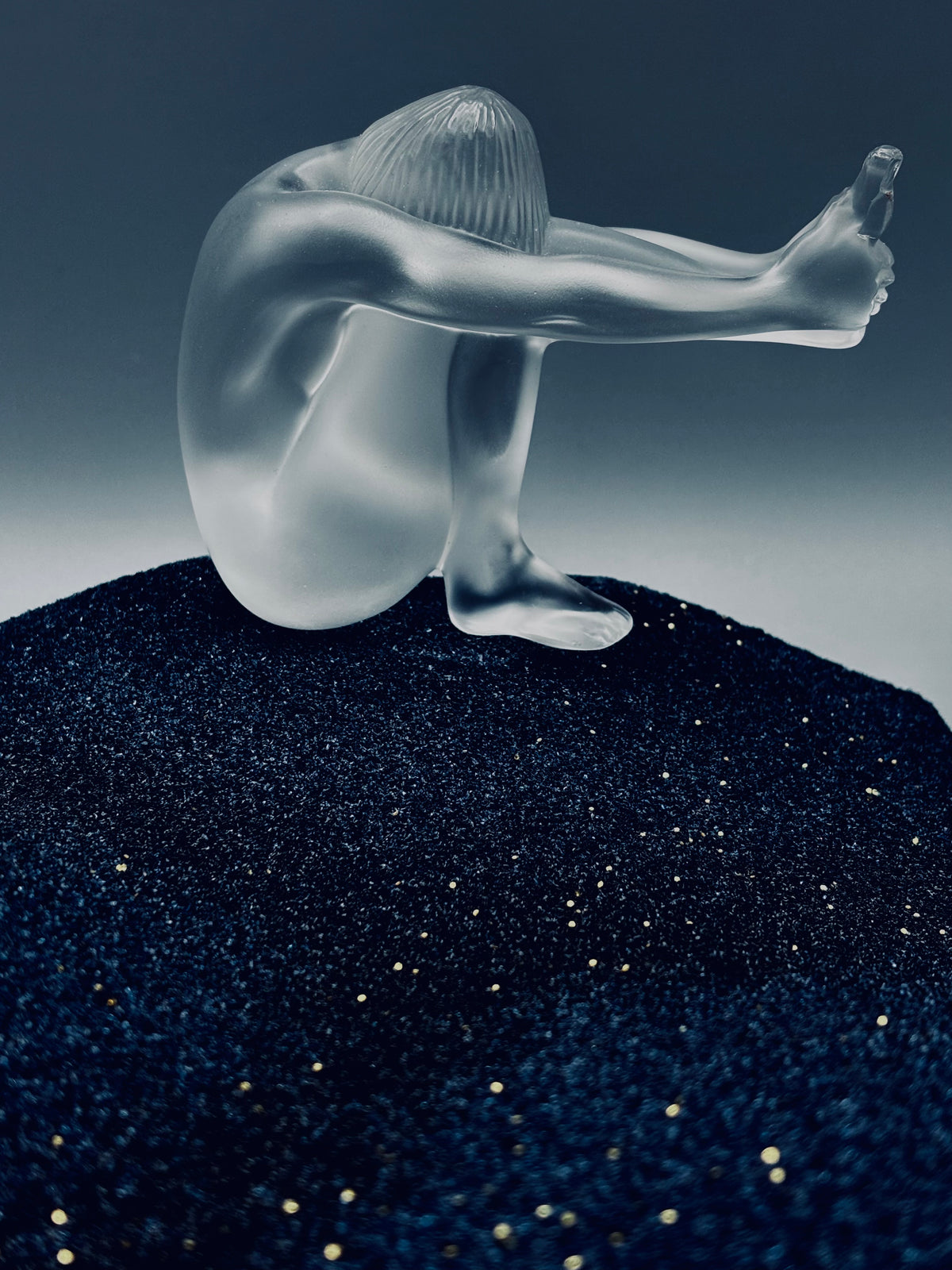 Sculpture féminine.Collection "Nus Attitudes" crées en 1998.Ici" Nu Tentation".Cristal Lalique